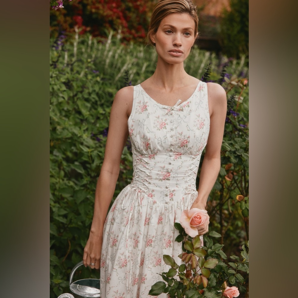 House of CB Sienna
Rose Print Stretch Cotton Lace Up Midi Dress